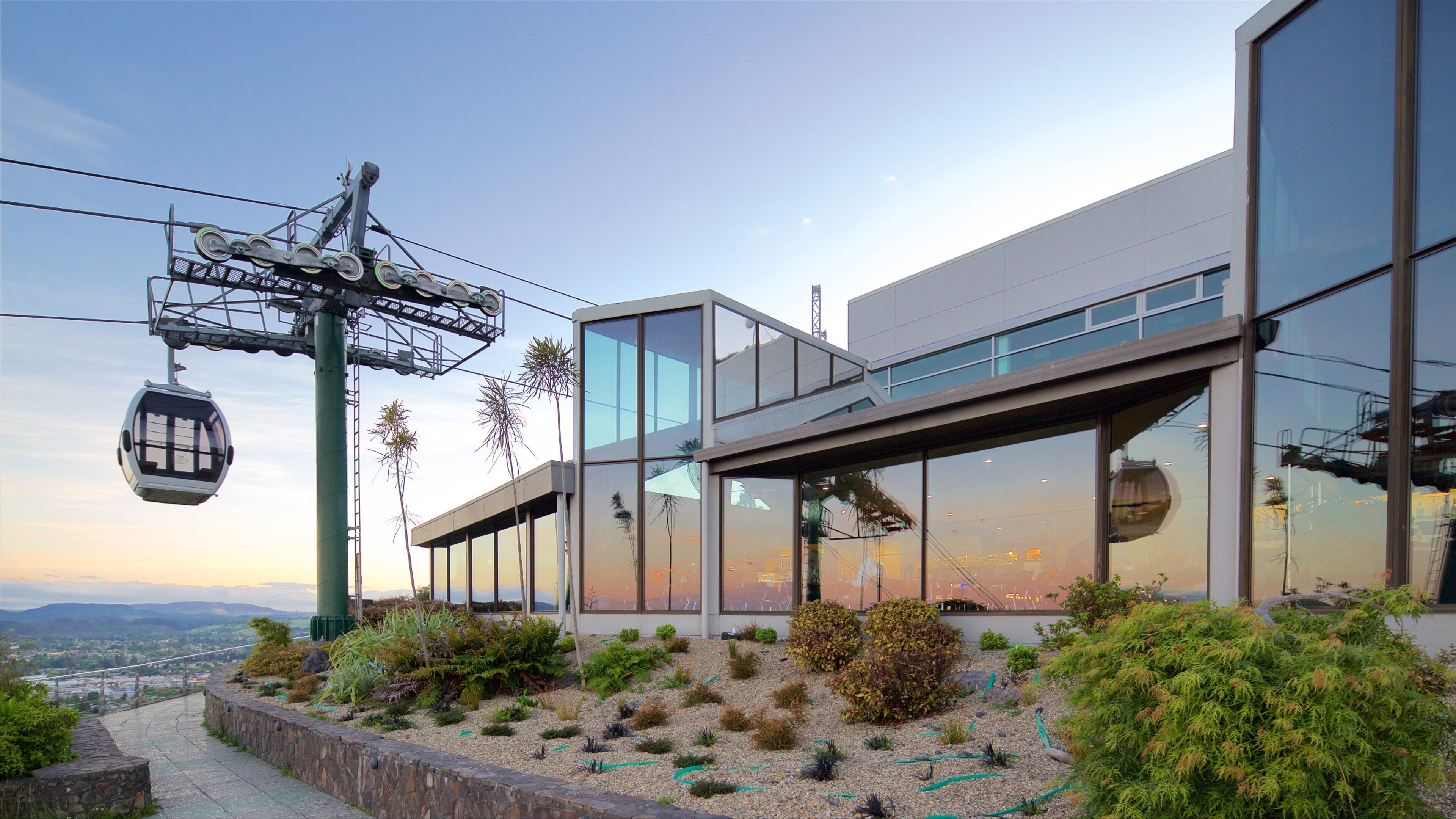 Kawaha Point showing a gondola and a sunset