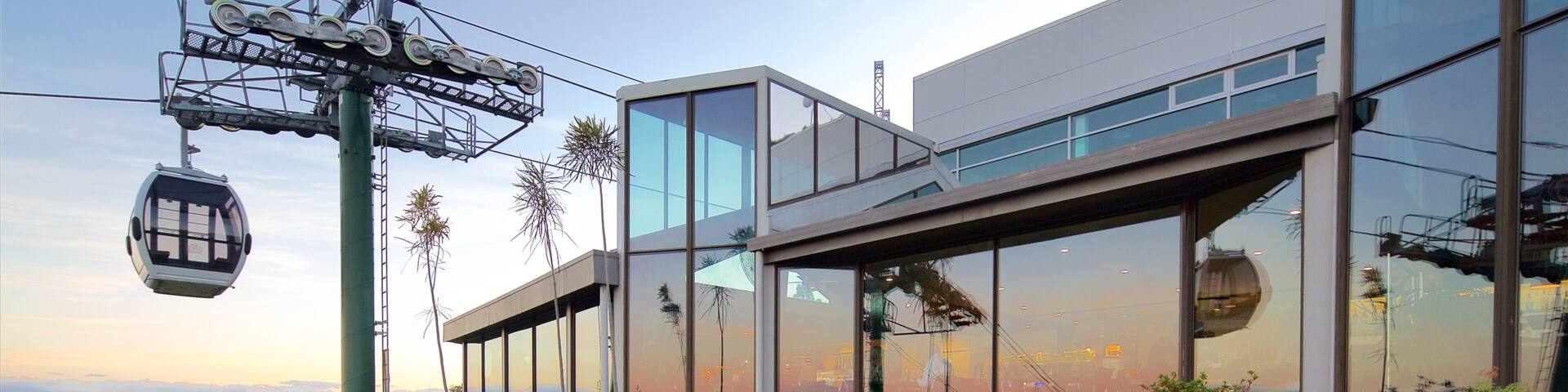 Kawaha Point showing a gondola and a sunset