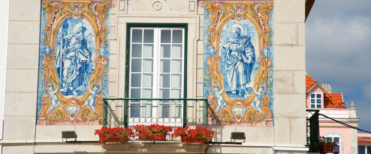 Cascais showing art and flowers