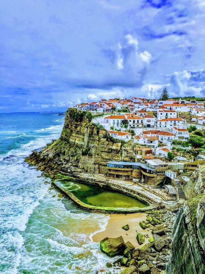 Beautiful mirador from where you can see the entire Azenhas do Mar. We enjoyed a quick snack here on our way to Porto. 

#portugal #azenhasdomar #coloredlife #followingthecompass