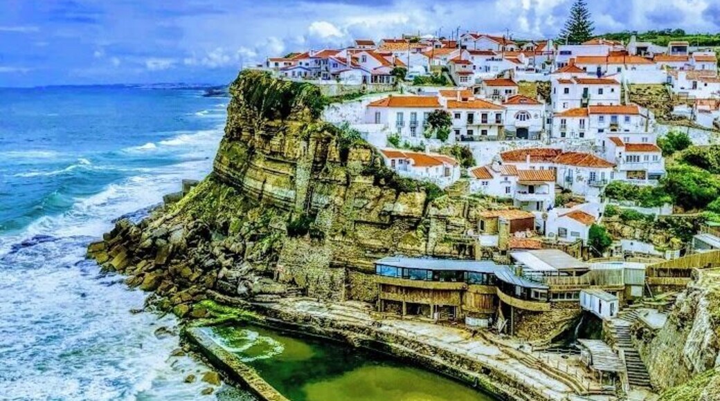 Beautiful mirador from where you can see the entire Azenhas do Mar. We enjoyed a quick snack here on our way to Porto.
#portugal #azenhasdomar #coloredlife #followingthecompass