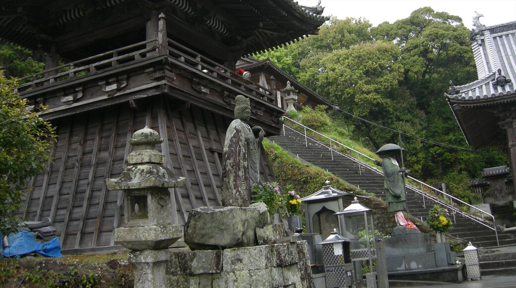 Shikoku showing a temple or place of worship