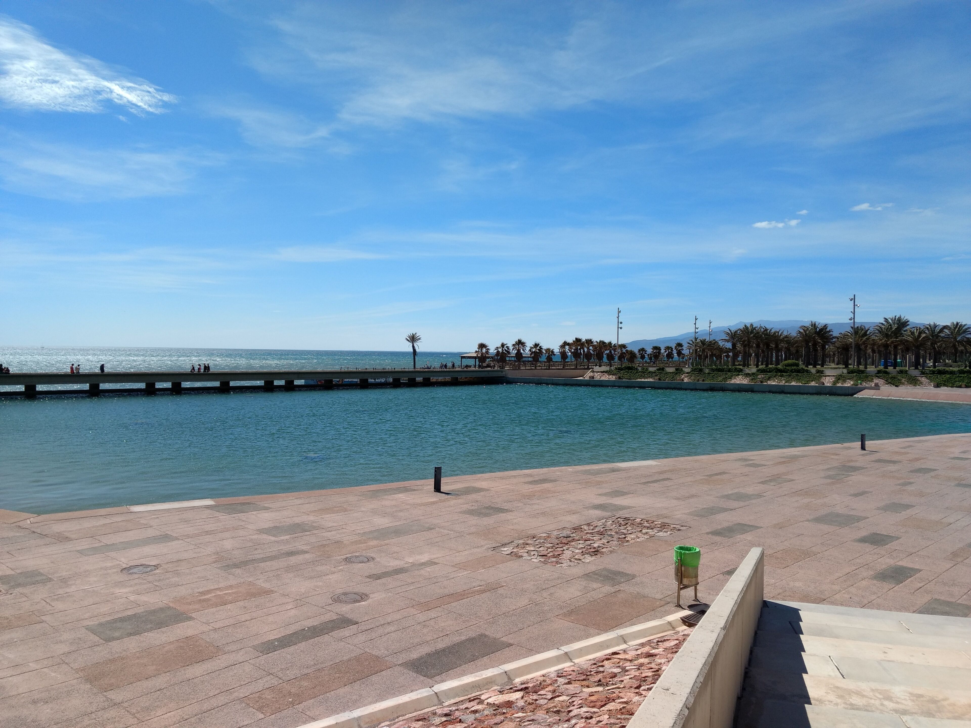 Plaza del Mar en el paseo de Retamar, en Retamar-el Toyo (Almería)