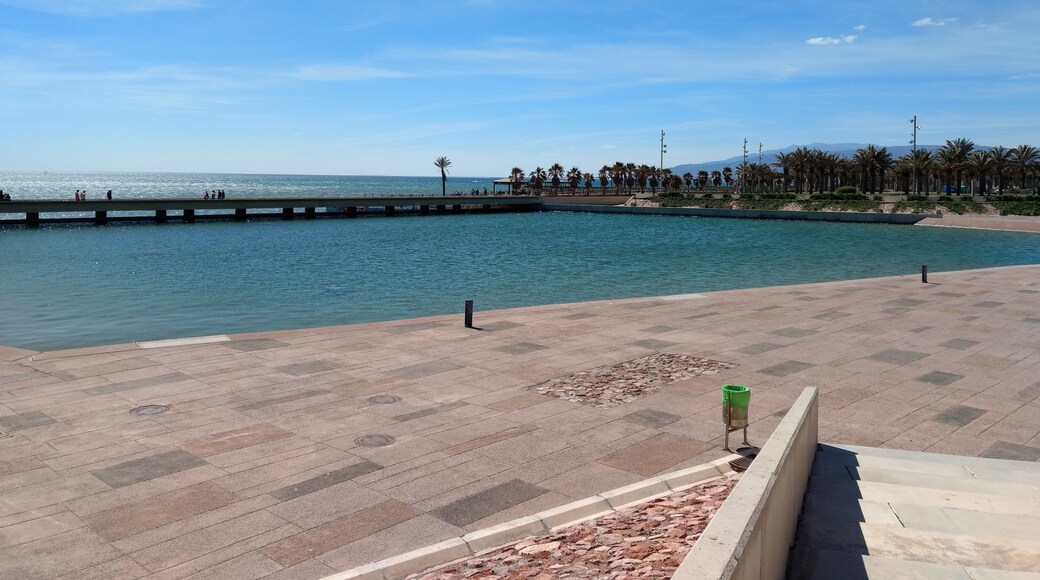Plaza del Mar en el paseo de Retamar, en Retamar-el Toyo (Almería)