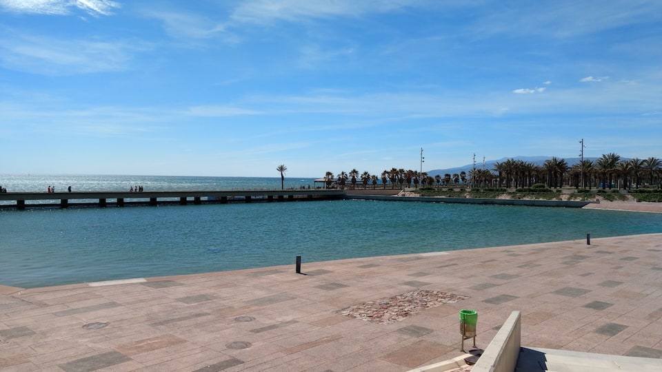 Plaza del Mar en el paseo de Retamar, en Retamar-el Toyo (Almería)