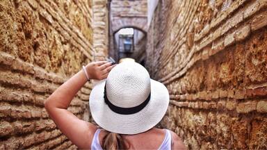 A beautiful narrow medieval street in Córdoba, you can only enter it from la casa de las cabezas so be sure to visit!