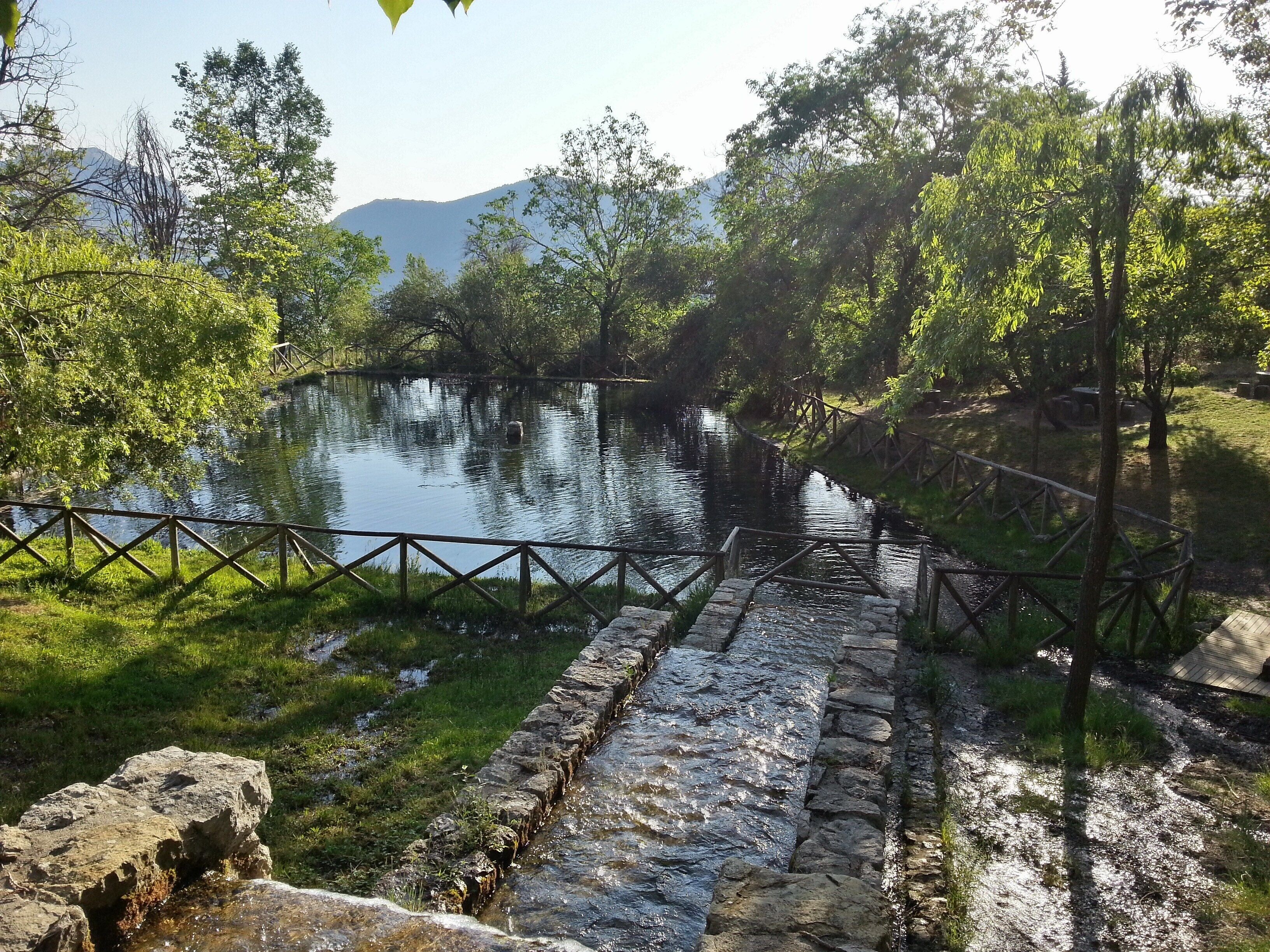 Estanque de agua en el manantial de la Fuenmayor.