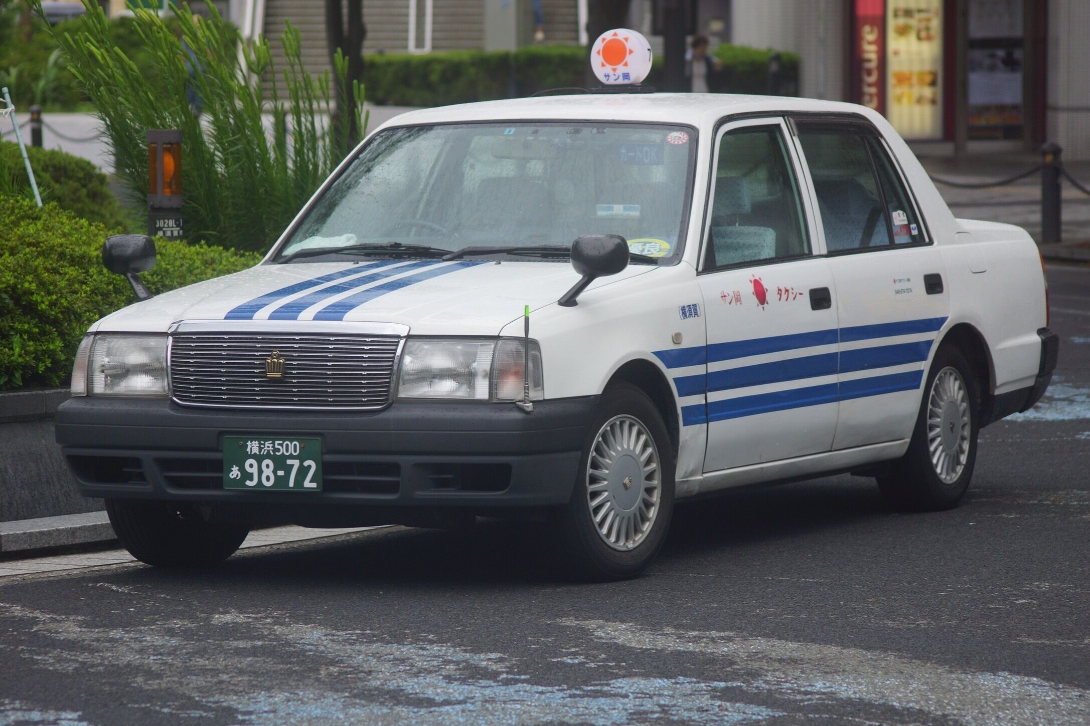 The cabs 
Are plentiful 