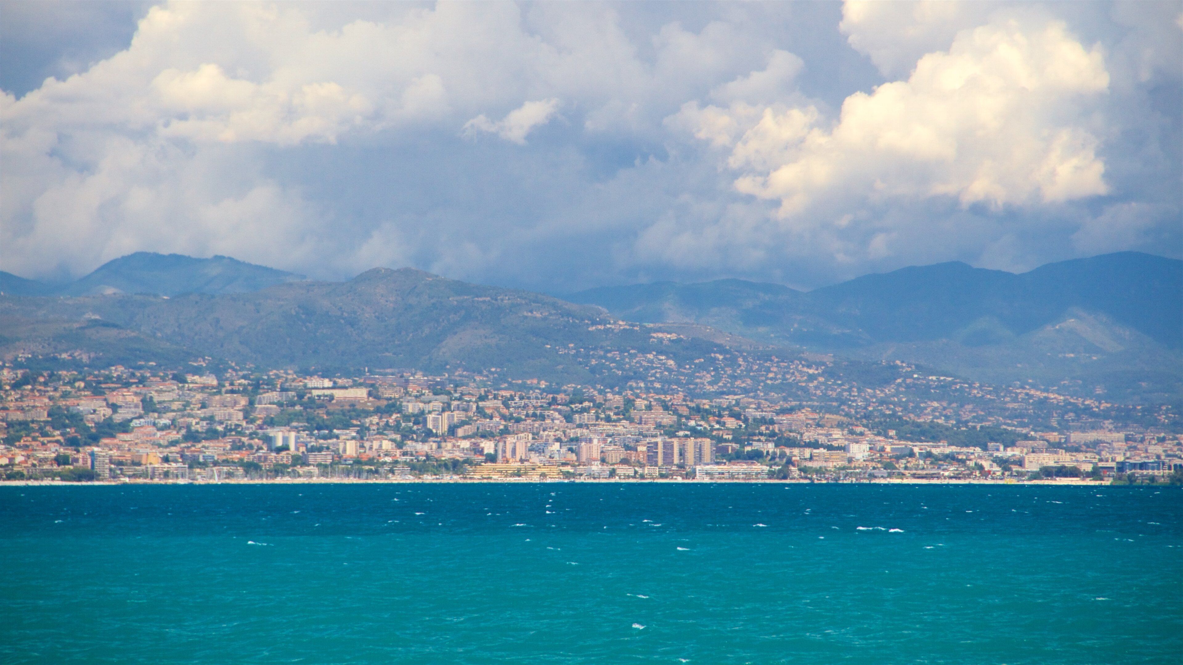 Provenza - Alpes - Costa Azul mostrando una localidad costera