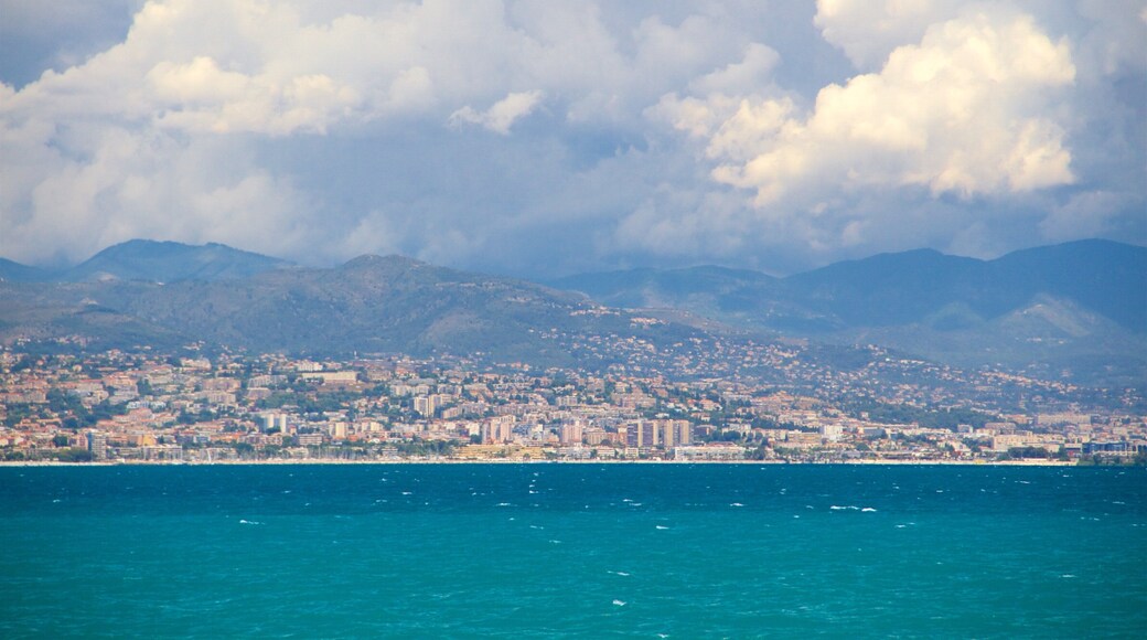Provence - Alpes - Cote d\'Azur som inkluderar en kuststad