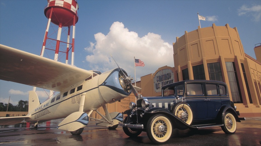 Lakeland - Winter Haven which includes aircraft