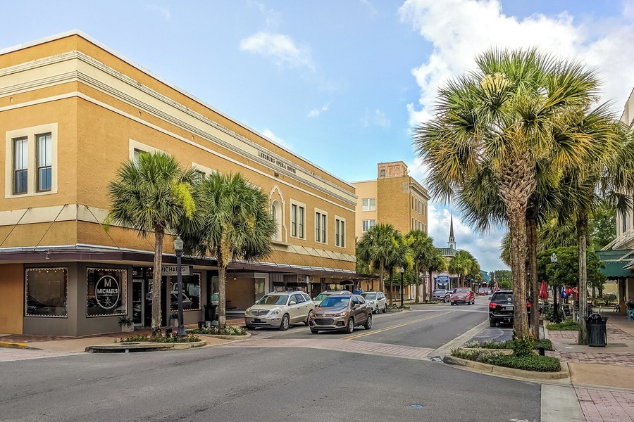 I took this snapshot of Main St. Leesburg, FL on my phone to use as a hero image for our new website under https://leesburgflwebdesign.com
I plan to take many more during better lighting, at higher resolution and the camera on a tripod.