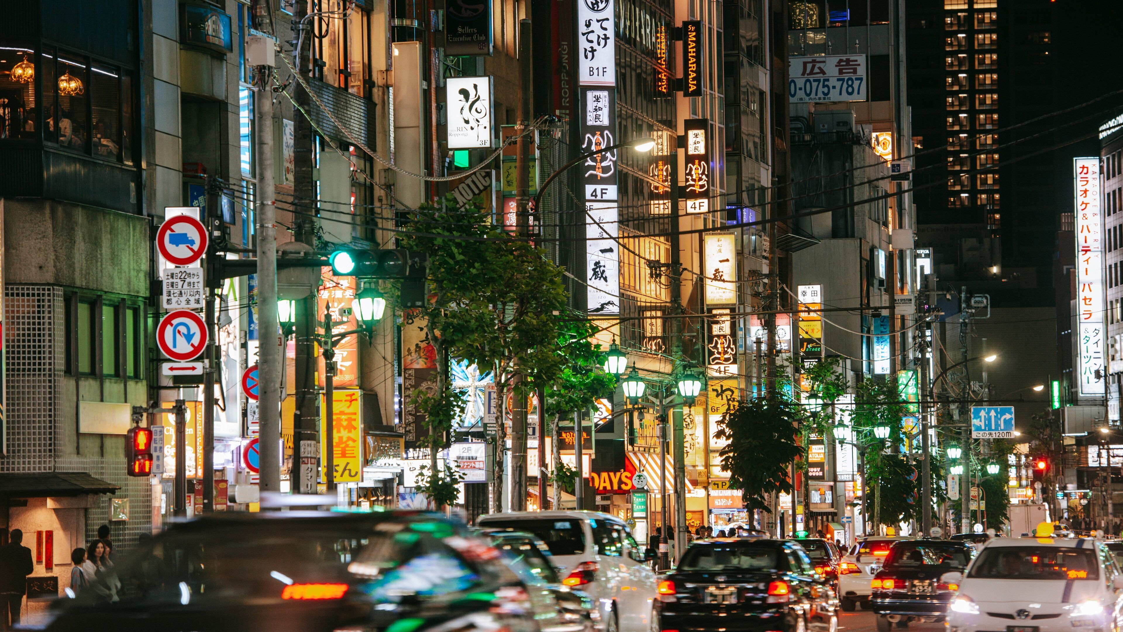 Roppongi which includes night scenes, street scenes and a city