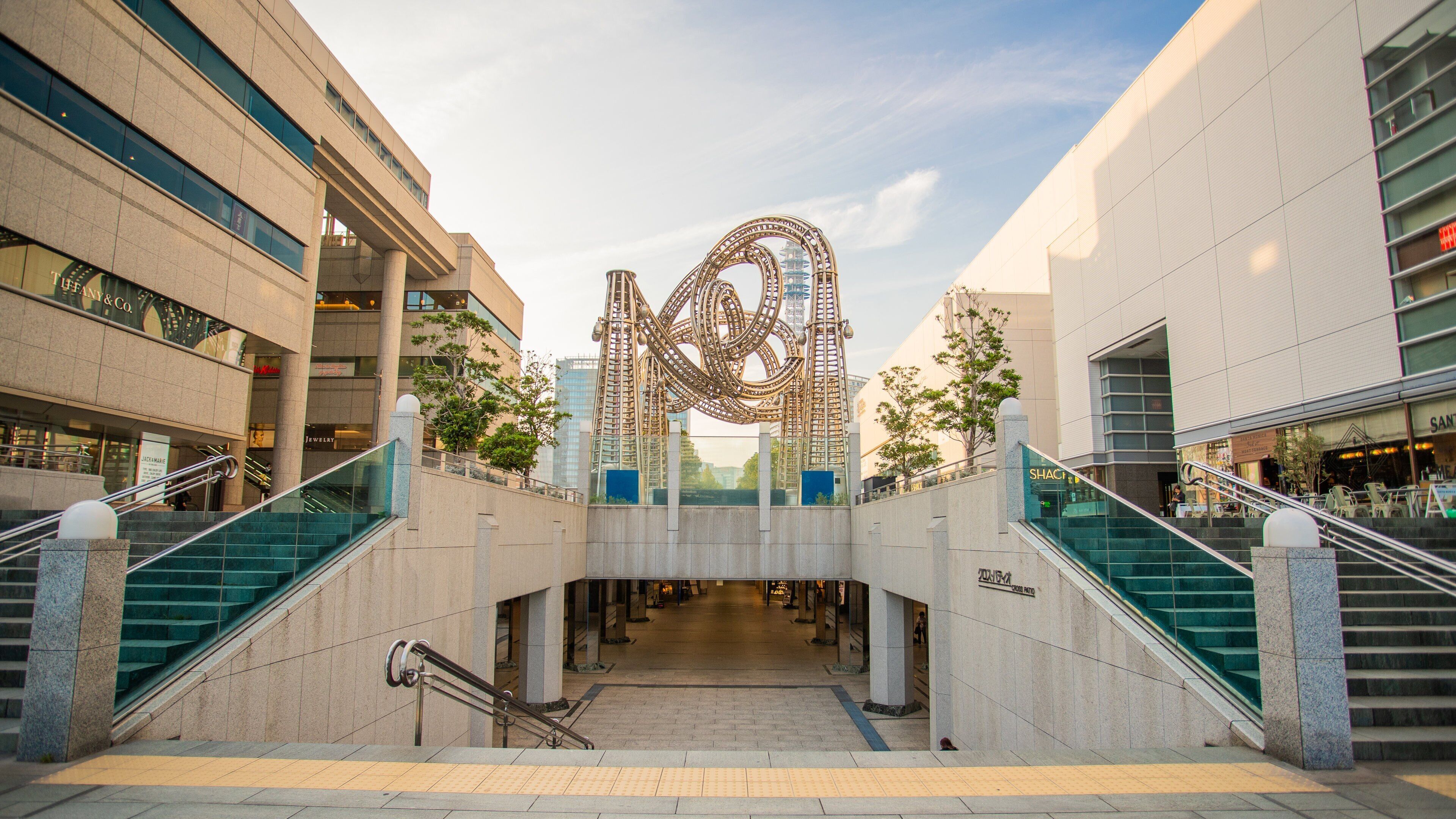 Yokohama featuring outdoor art