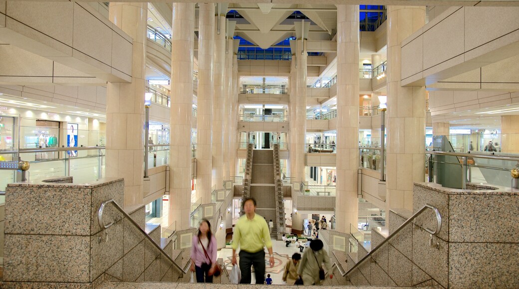 Minatomirai featuring shopping, city views and a city