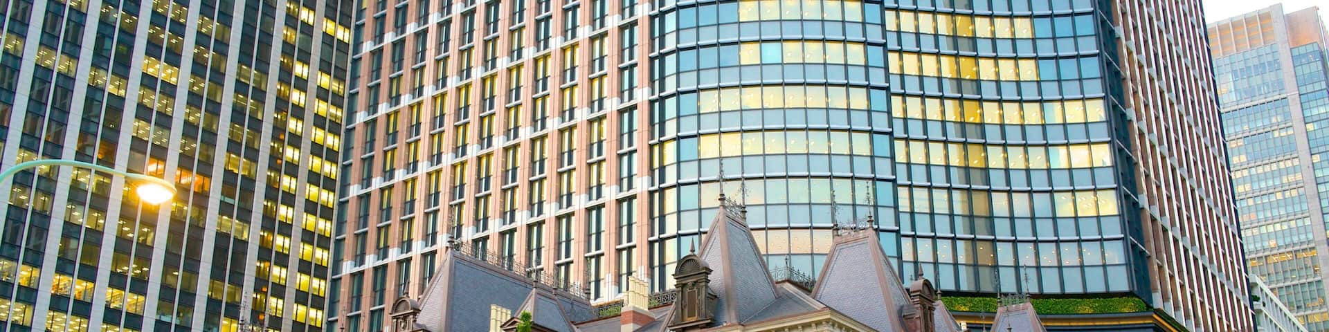 Marunouchi which includes modern architecture, a high rise building and city views