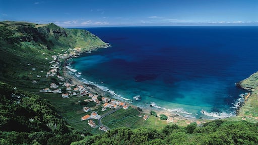 Açores mettant en vedette panoramas, scènes tranquilles et vues littorales
