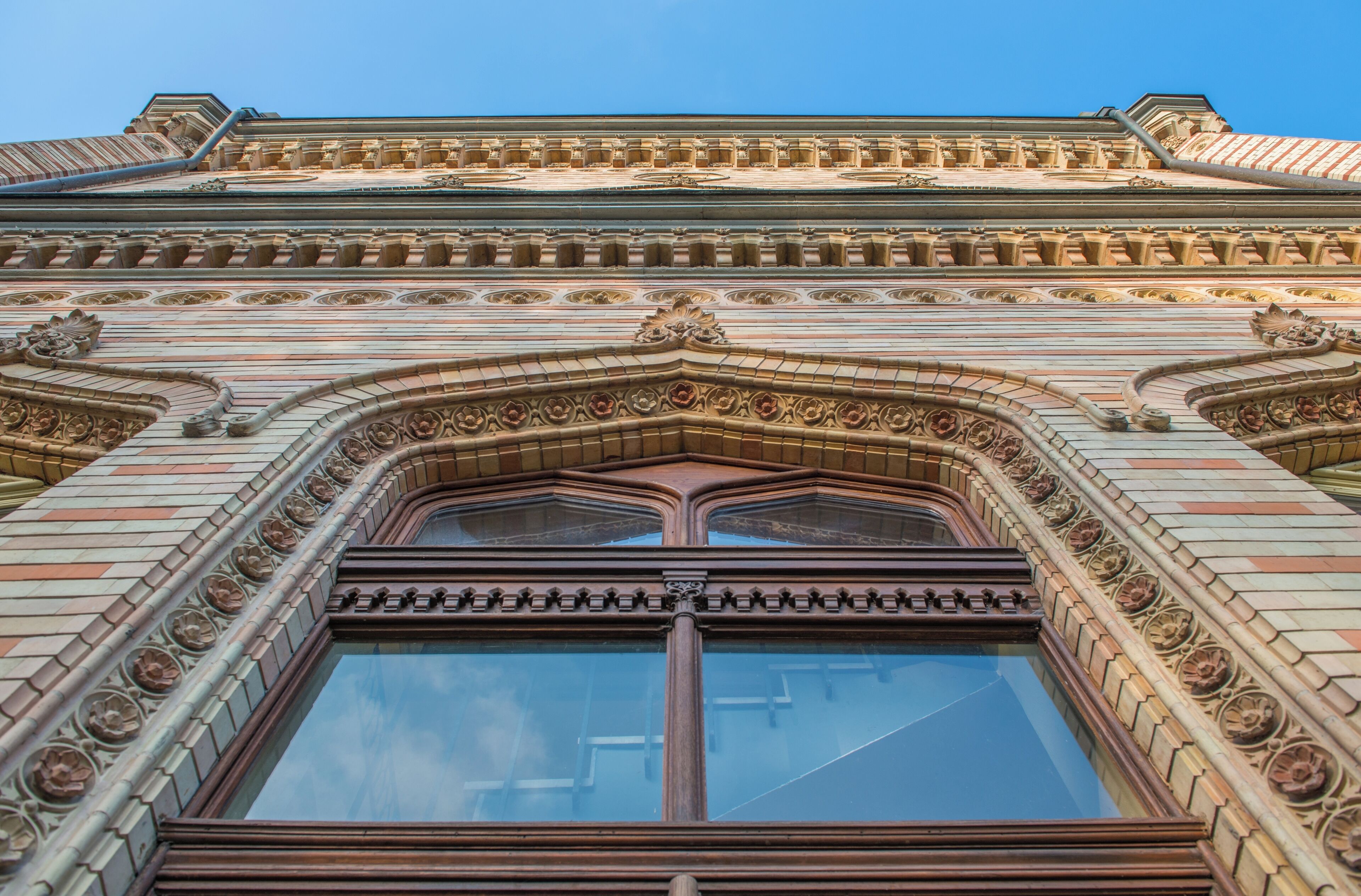 Das Schloss Montfort am Bodensee ist das Wahrzeichen der Gemeinde Langenargen. Einst unter dem Namen Villa Argena geplant, sollte es König Wilhelm I. von Württemberg als Lustschloss dienen. Es entstand auf einer Landzunge am Platz der Ruine der Burg Argen.