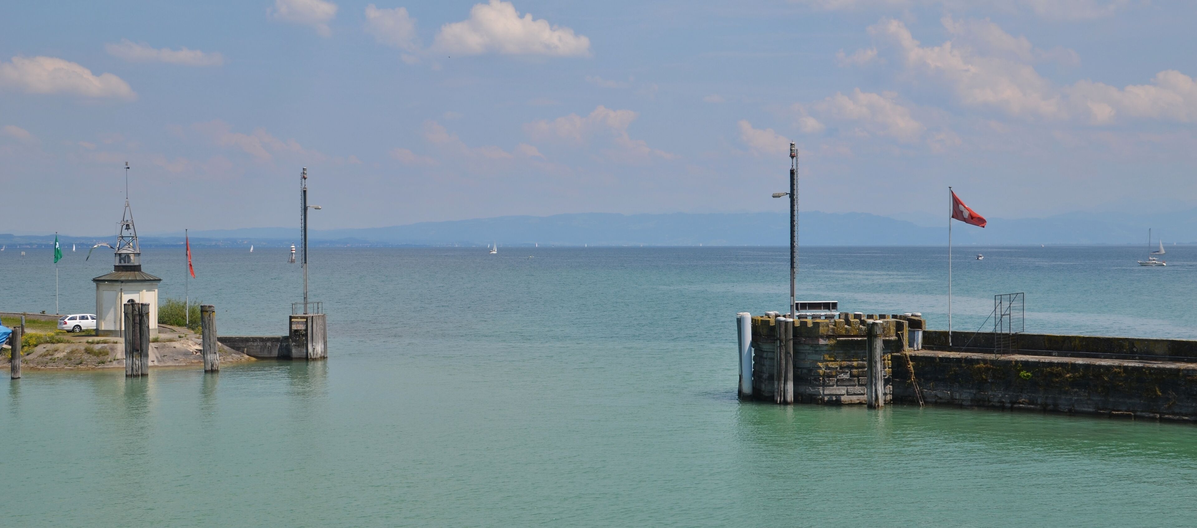 Ausfahrt mit der Autofähre aus dem Hafen in Romanshorn nach Friedrichshafen