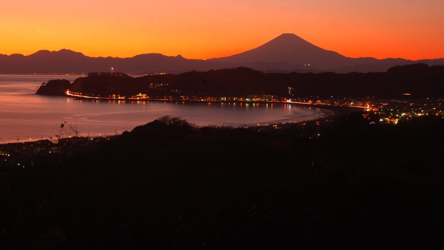 Kamakura featuring general coastal views, landscape views and a sunset