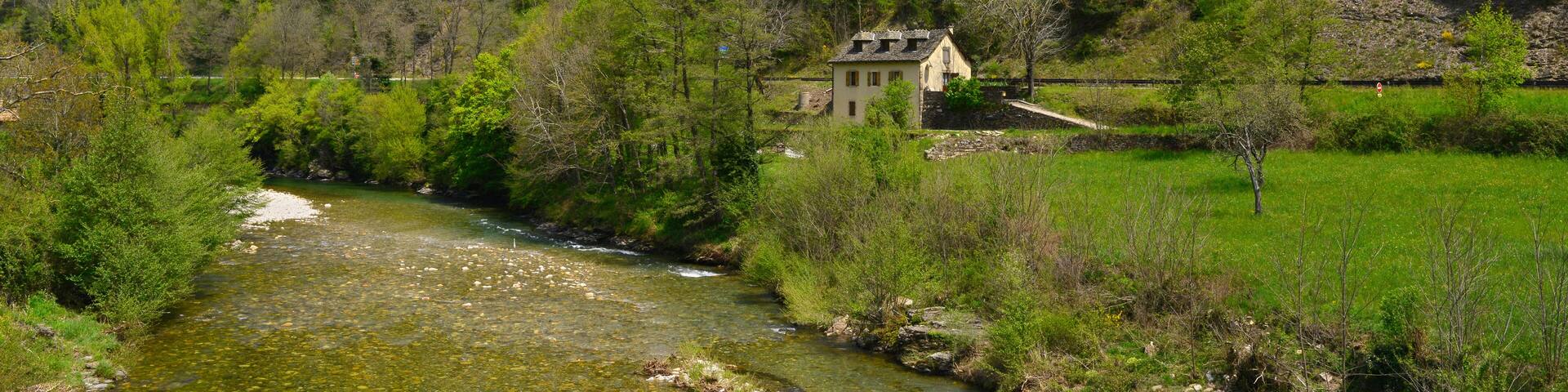 Panoramique la maison au bord du Tarnon à Florac (48400), Lozère en Occitanie, France