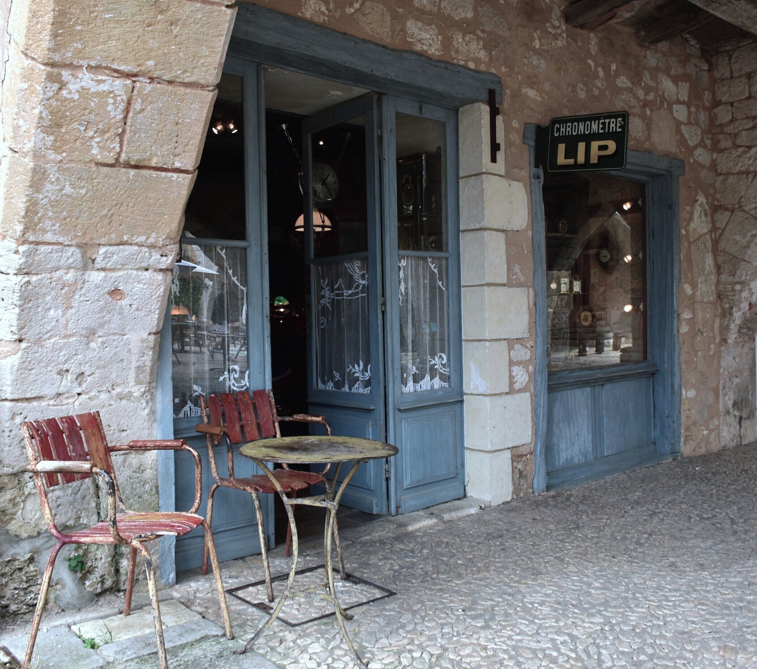 Last time we were here there was a medieval festival going on and the square was full of clashing swords and knights in armour. Not as lively this time, but still charming.