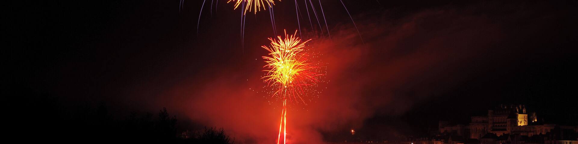 Feu d'artifice du 14 juillet 2013. Fireworks at Amboise (Indre-et-Loire) July 14, 2013.