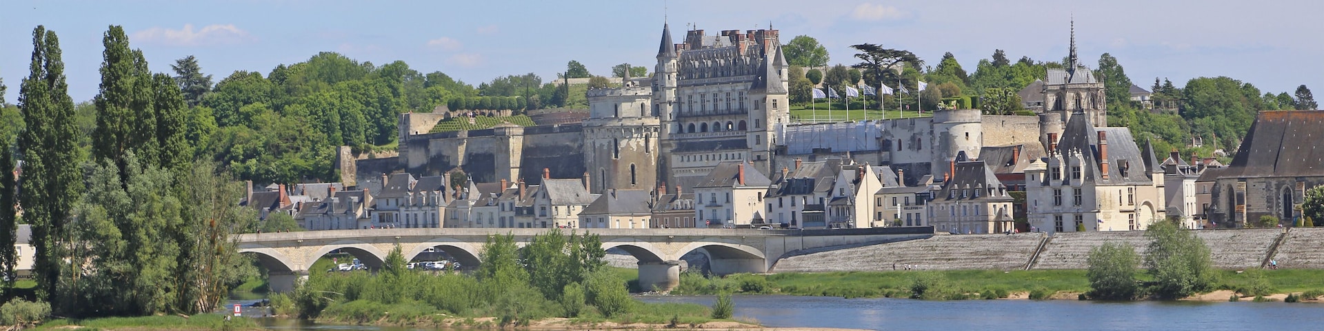 The town of Amboise on the Loire with the castle from the 15./16. Century.