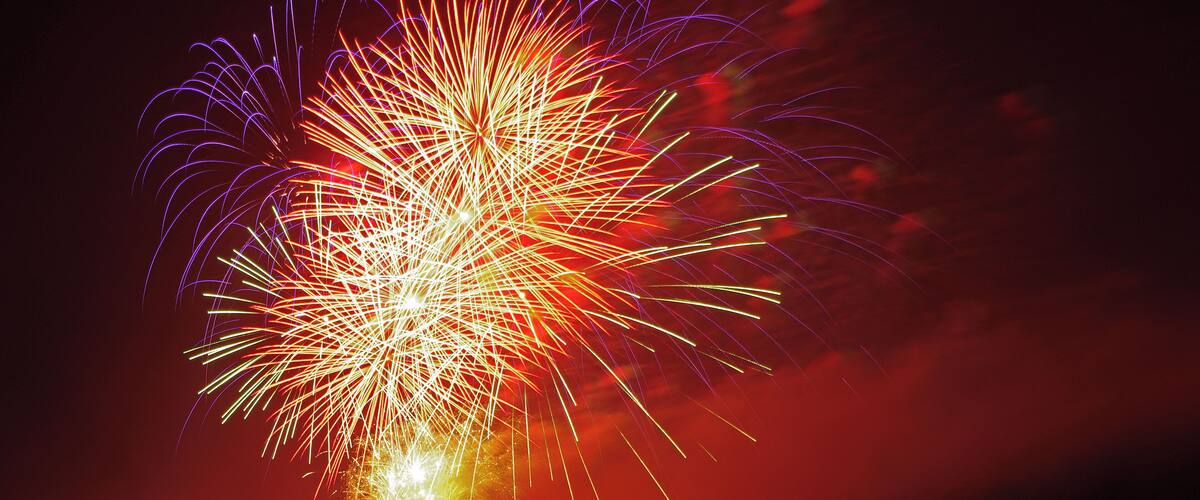 Feu d'artifice du 14 juillet 2013. Fireworks at Amboise (Indre-et-Loire) July 14, 2013.