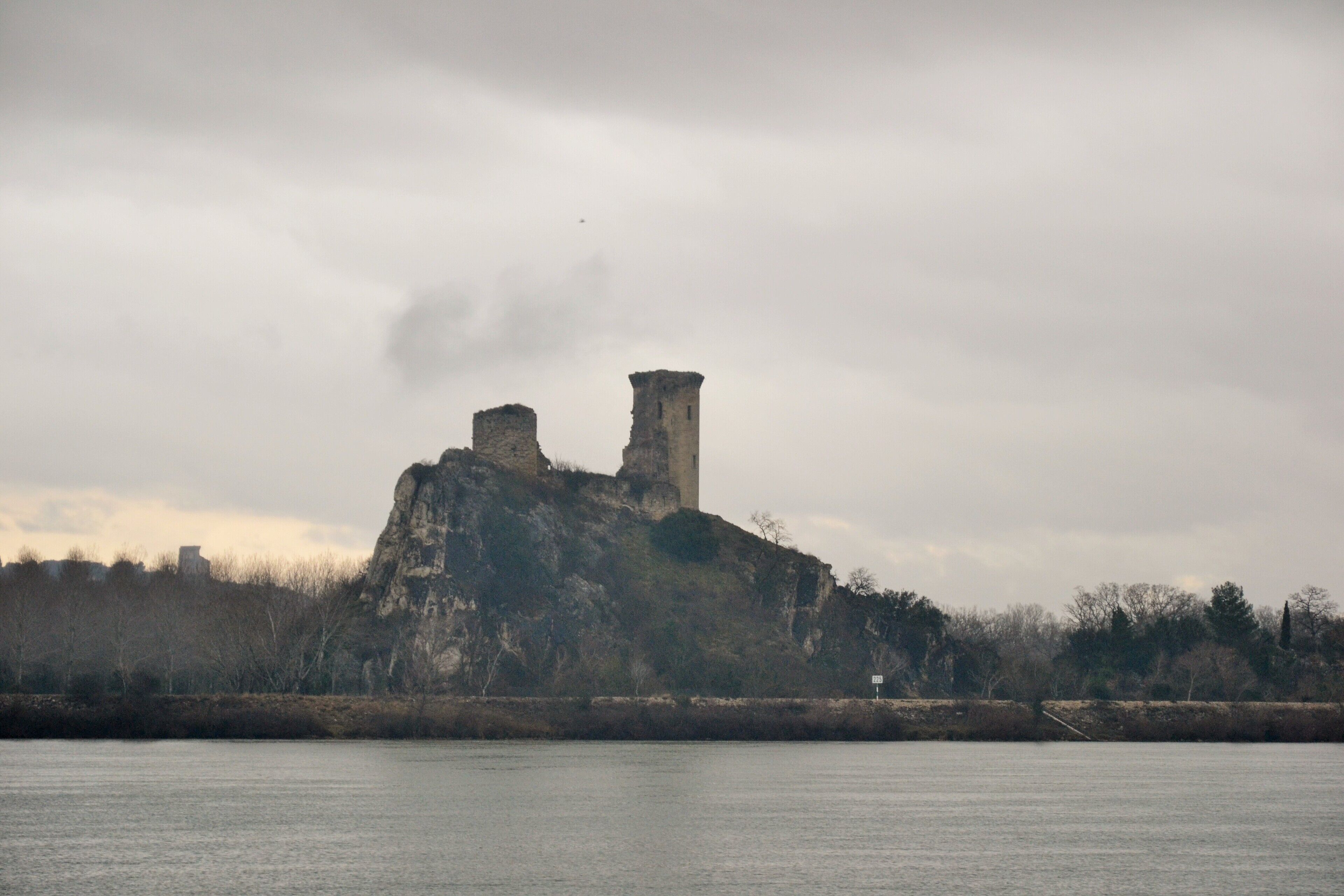 Château d'Hers de Châteauneuf du Pape, vue du Rhône