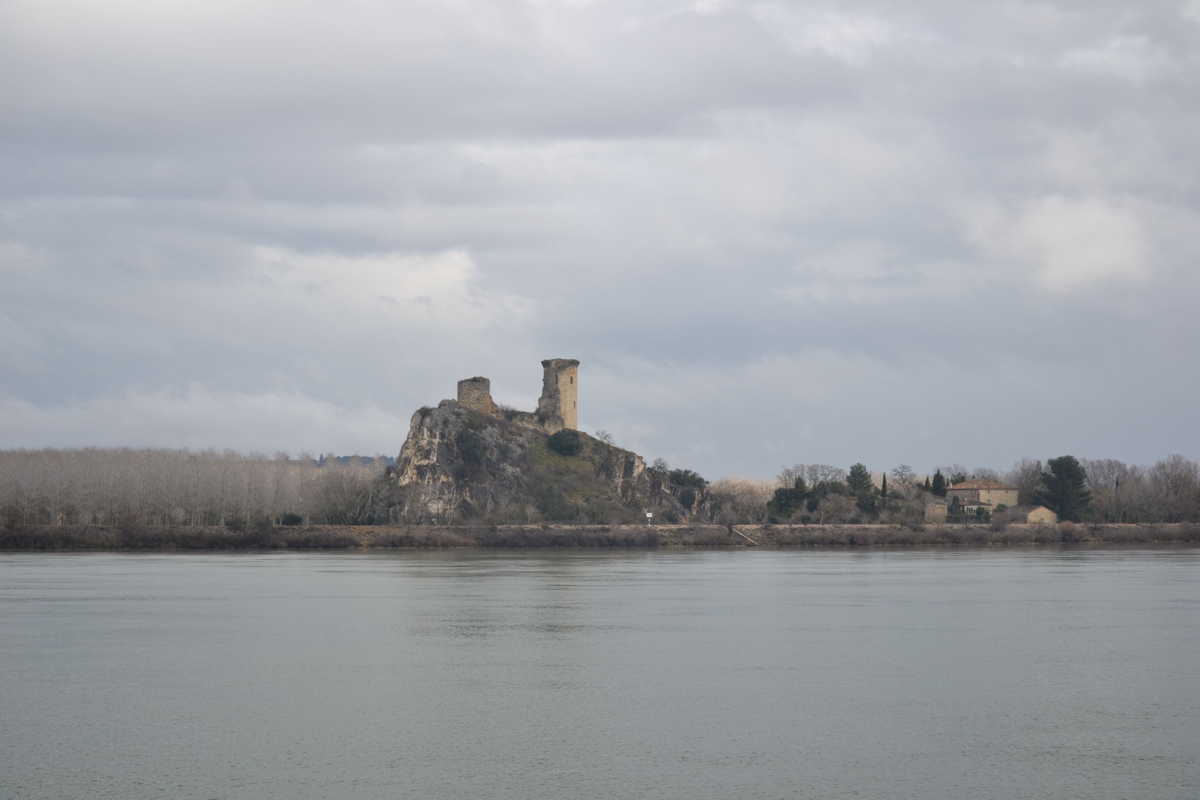 Château d'Hers de Châteauneuf du Pape, vue du Rhône
