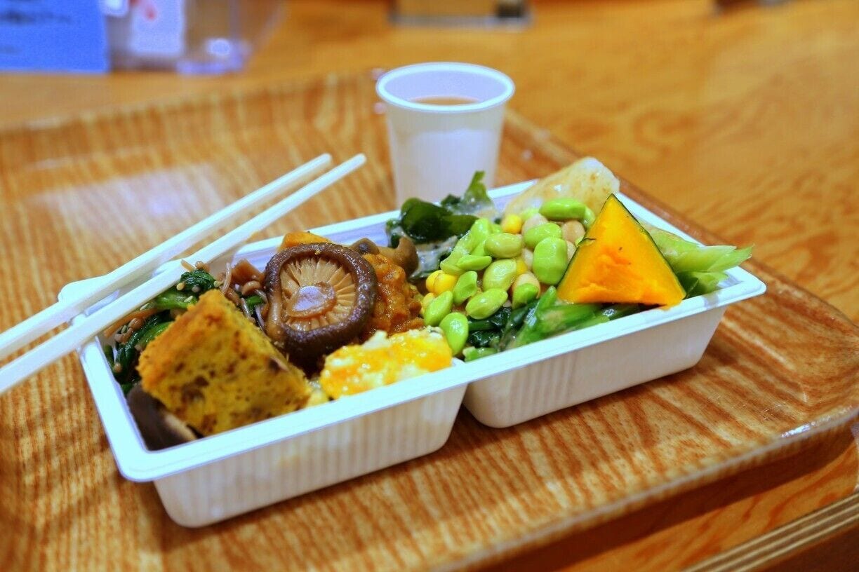 Looking for fresh, organic veggies in Tokyo? Check out the salad bar at the Natural House Aoyama Organic Mart. 
