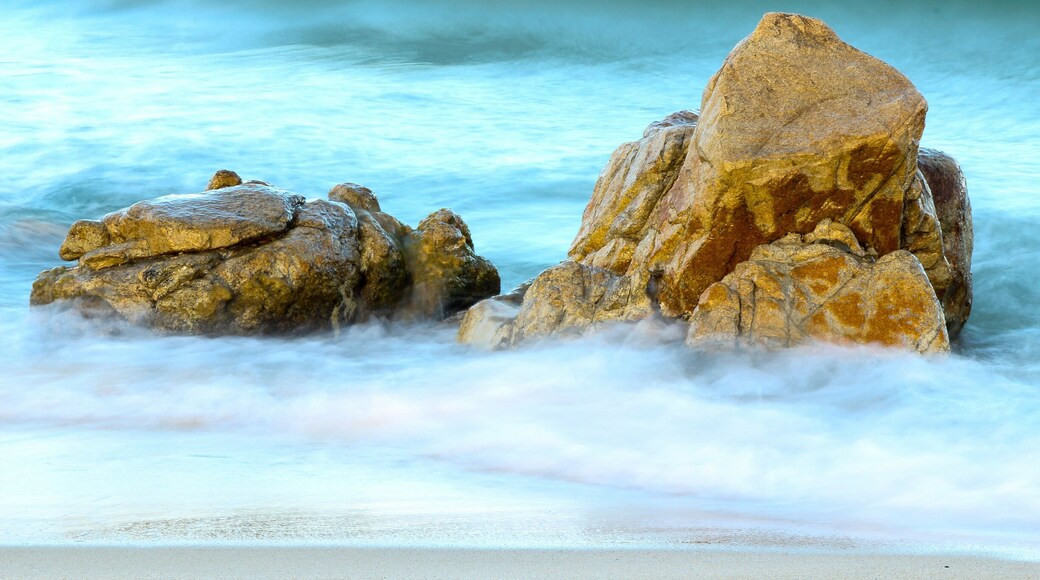 I shot this beautiful picture last spring at the beach of Costa Rei, Italy
#BeachBound