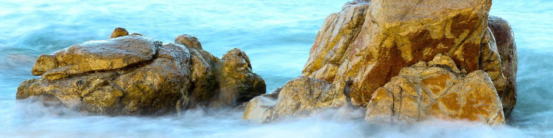 I shot this beautiful picture last spring at the beach of Costa Rei, Italy
#BeachBound