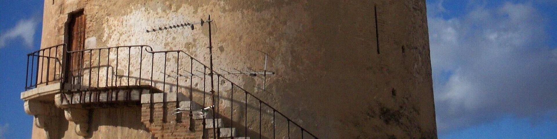 I was always under the impression that Paterna was just a residential suburb of Valencia and had no idea it had such a jewel like this 11th Century defensive tower. #red