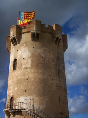 I was always under the impression that Paterna was just a residential suburb of Valencia and had no idea it had such a jewel like this 11th Century defensive tower. #red