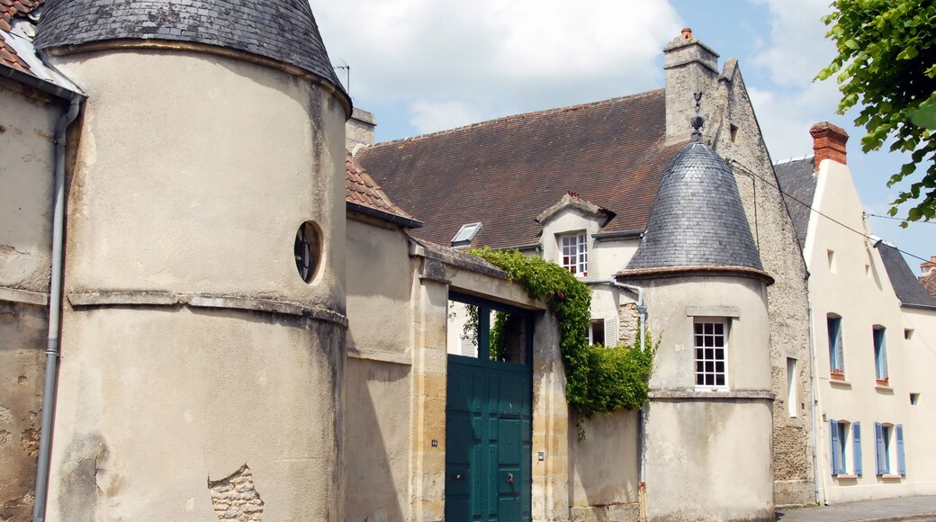Ville d'Argentan, hôtel particulier et porche en centre ville, département de l'Orne, France
