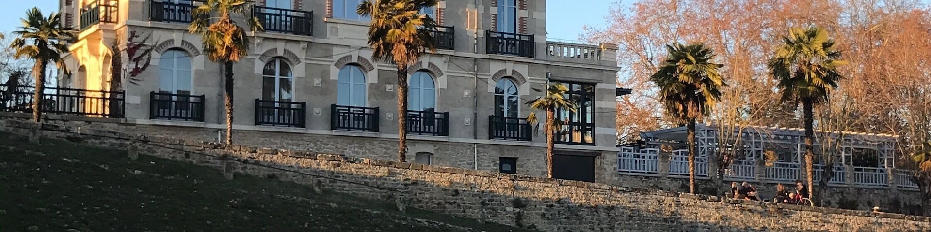 The gorgeous Villa Mirasol designed by the architect Léonce Léglise has been recently renovated in Mont de Marsan, in the heart of the Landes forest (South West of France). Hotel, restaurant, high tea, wine bar, it's a perfect place to enjoy France southern culture ! • Dec 2016 #StunningStructures