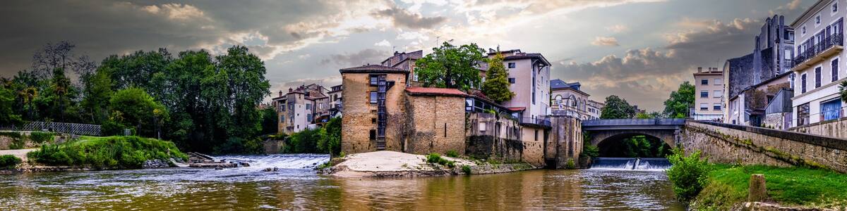 Discovery of the old town of Mont-deMarsan in the southwest of France