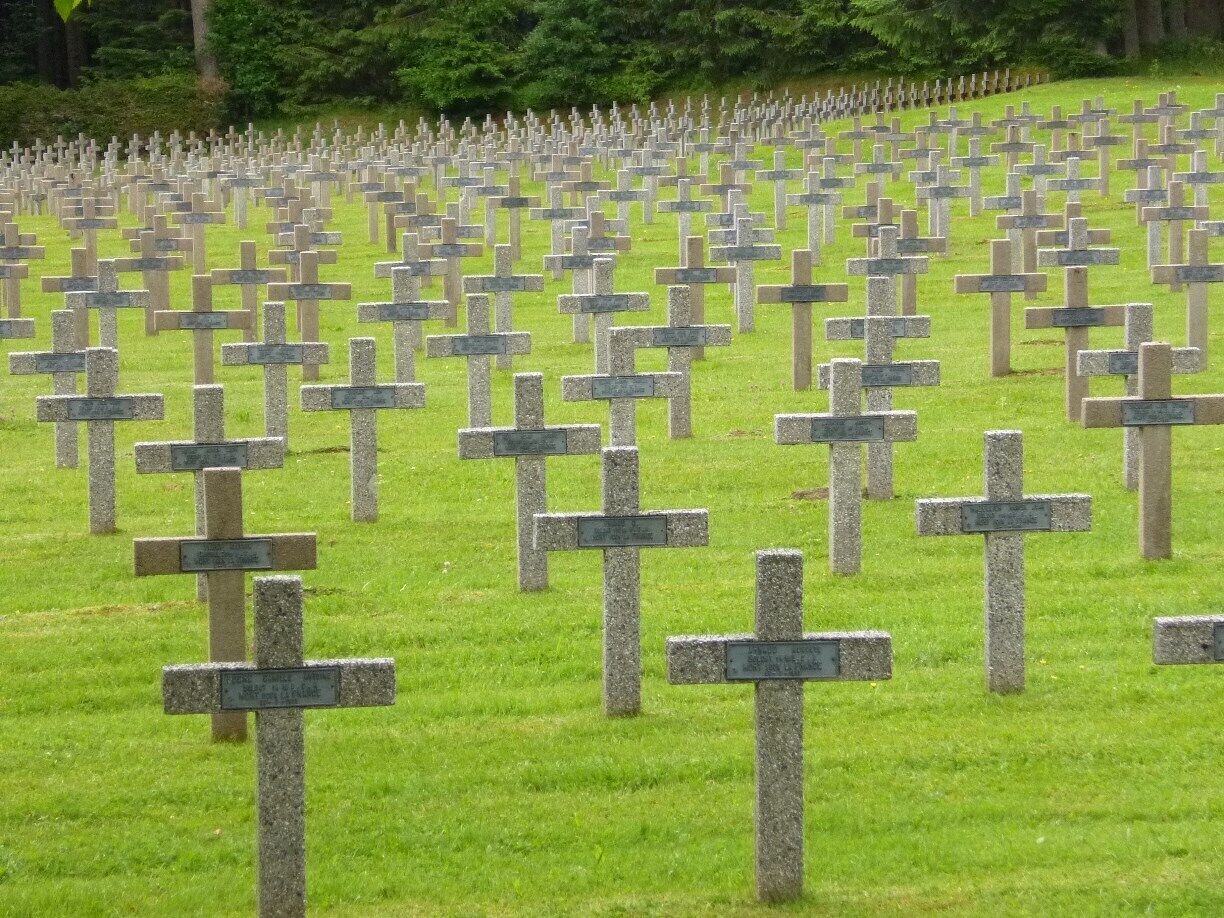 The LINGE is a first world war (1914 - 1918) battlefield, where one of the bloodiest confrontations of the war took place between July 20th and October 15th 1915, resulting 17000 deaths. Near this impressing graveyard there a museum. 