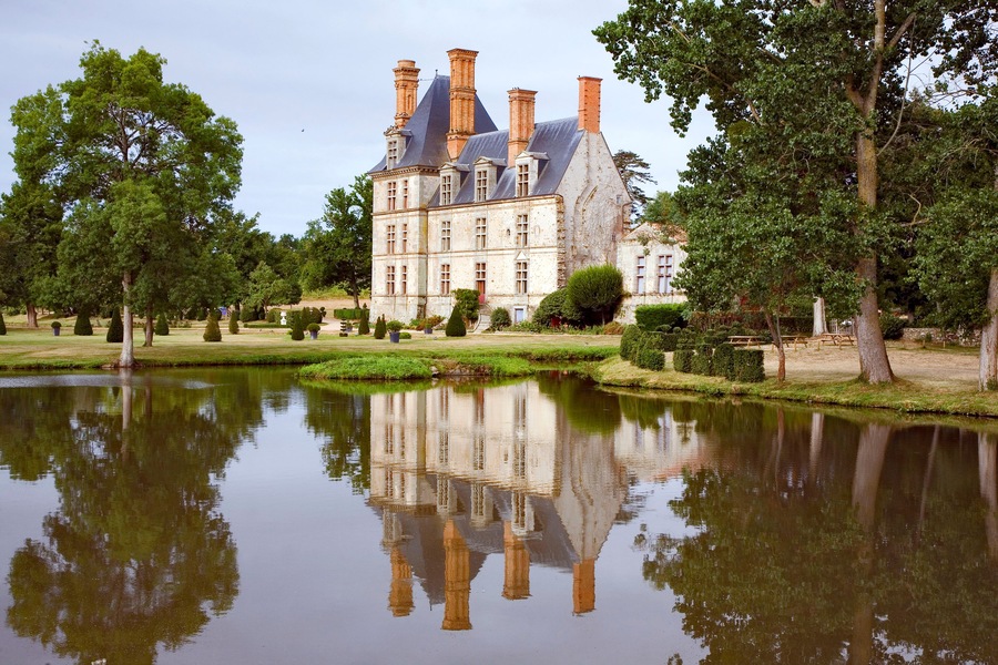 france; 85; avrillé : chateau dec la guignardière
