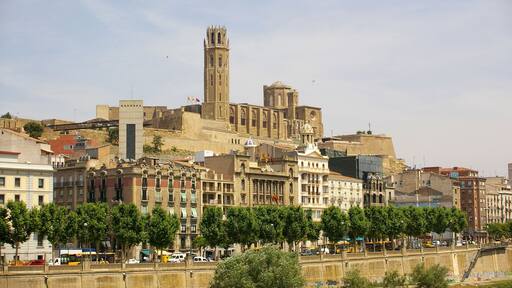 La Seu Vella, in Lleida. Taken from Cappont's side of the river. This is a photo of a monument indexed in the Catalan heritage register of Béns Culturals d'Interès Nacional and the Spanish heritage register of Bienes de Interés Cultural under the reference RI-51-0000156.