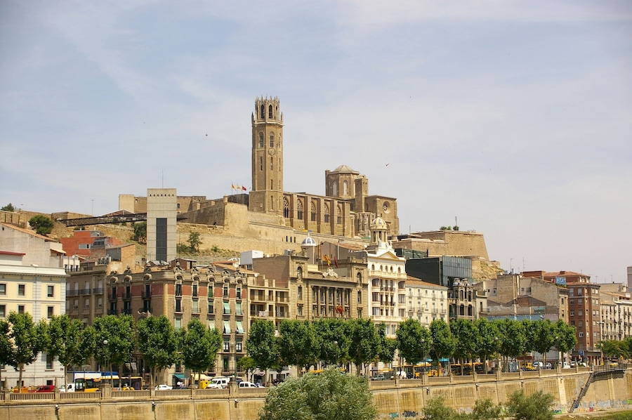 La Seu Vella, in Lleida. Taken from Cappont's side of the river. This is a photo of a monument indexed in the Catalan heritage register of Béns Culturals d'Interès Nacional and the Spanish heritage register of Bienes de Interés Cultural under the reference RI-51-0000156.