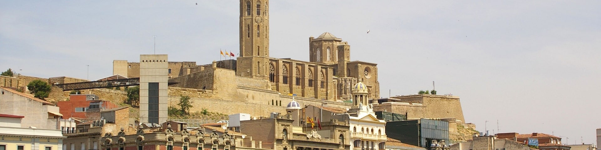 La Seu Vella, in Lleida. Taken from Cappont's side of the river. This is a photo of a monument indexed in the Catalan heritage register of Béns Culturals d'Interès Nacional and the Spanish heritage register of Bienes de Interés Cultural under the reference RI-51-0000156.
