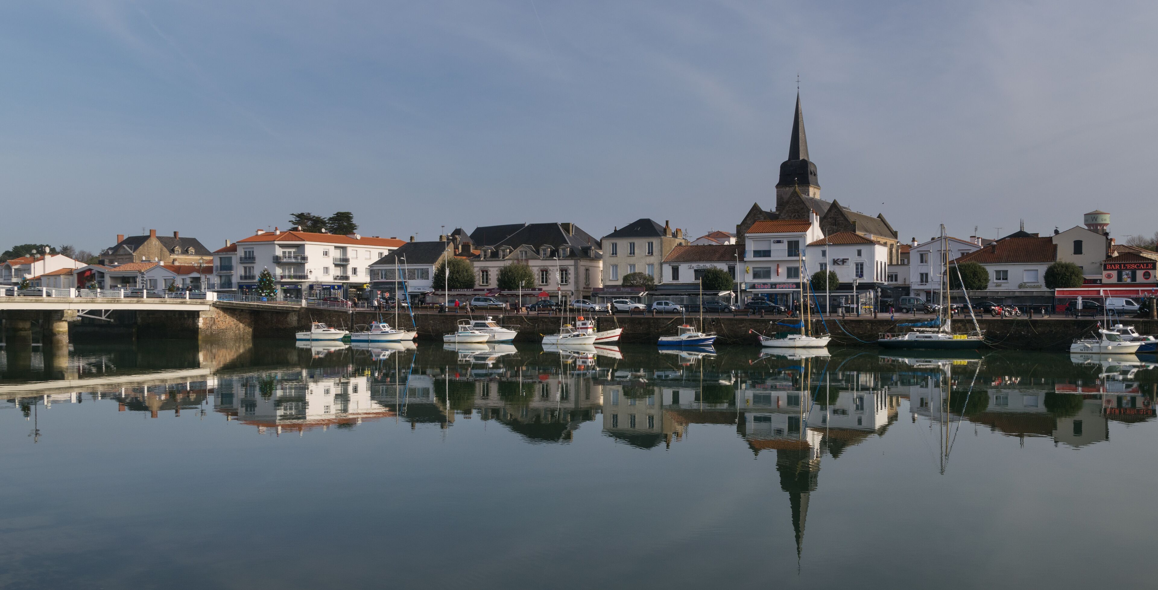 Port et église de Saint Gilles Croix de Vie en Vendée