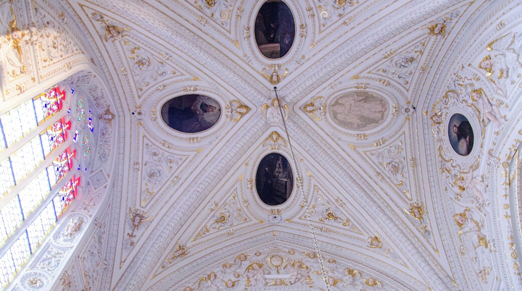 La décoration de ce plafond est vraiment agréable à voir. On y resterai pendu quelques temps.