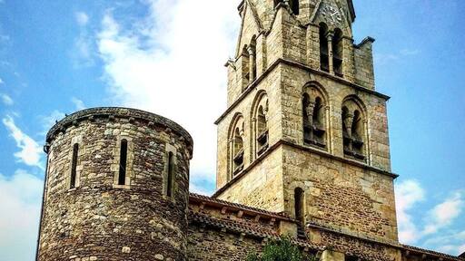 Fabulous medieval hill town surrounded by rivers on three sides. Great views across the valley and lots of cool houses with turrets. Town holds lots of events during summer including farmer's markets (Marchés de Producteurs de Pays).