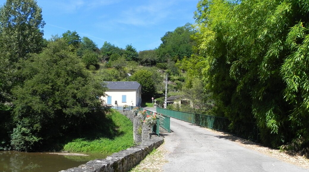 Circuit de randonnee autour de Pierre Buffiere, L'Ermitage, le long de la Briance