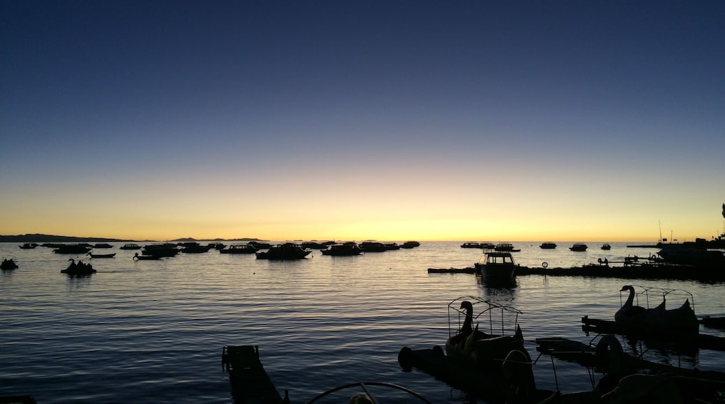The #goldenhour in boliva. My friend and I decided to go on the bolivian side to visit Lake Titikaka and we didn't regret it.