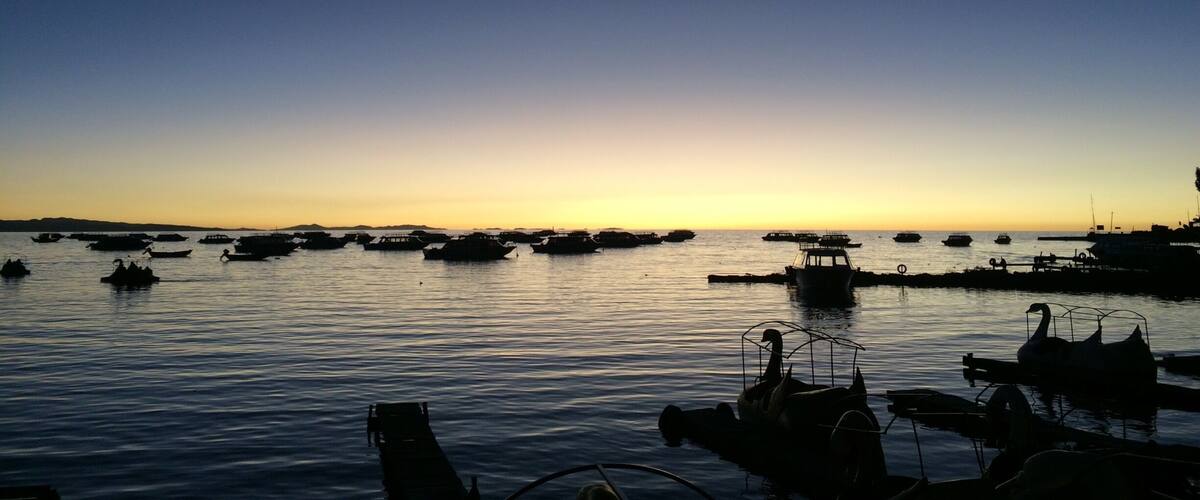 The #goldenhour in boliva. My friend and I decided to go on the bolivian side to visit Lake Titikaka and we didn't regret it.